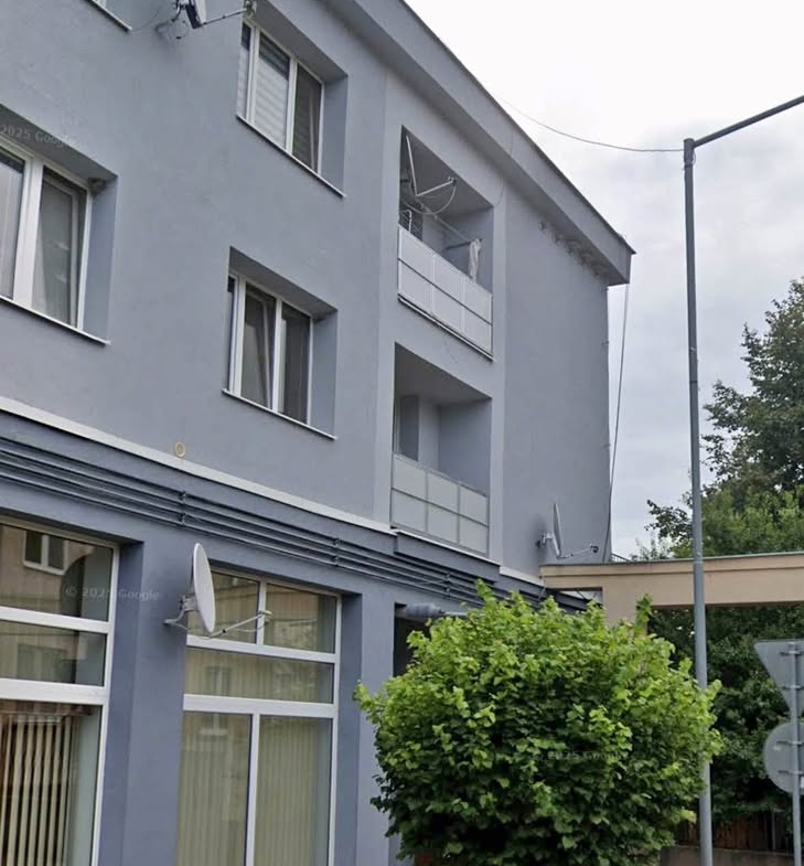 Prenájom – 4 izbový byt v centre Sobraniec