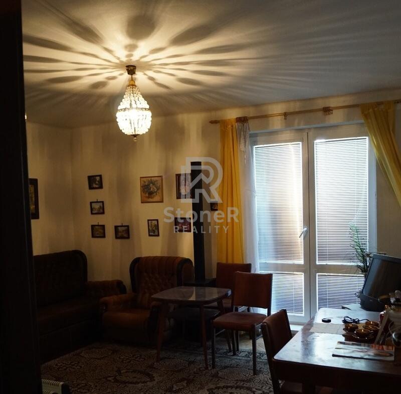 800